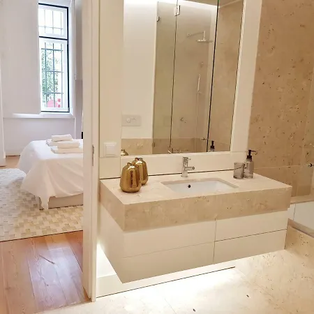 Finestay Santana *