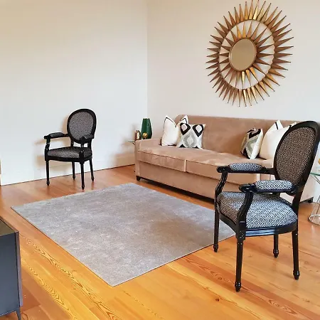 Finestay Santana *