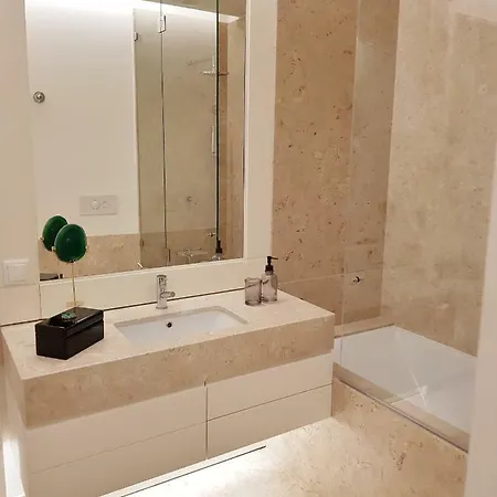 Finestay Santana *